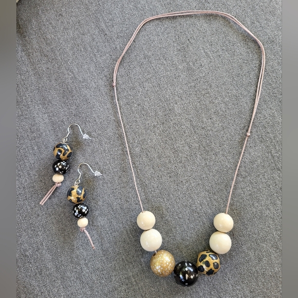 New handmade Necklace and earrings set - Picture 2 of 9